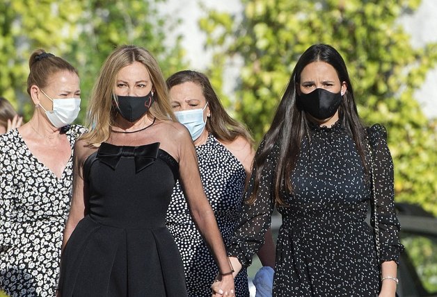 Ana Obregón y Carolina Monje en el funeral de Álex Lequio.