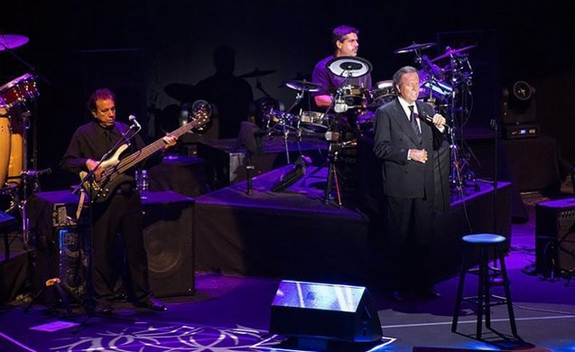 julio-iglesias-conciertos_1_637x390