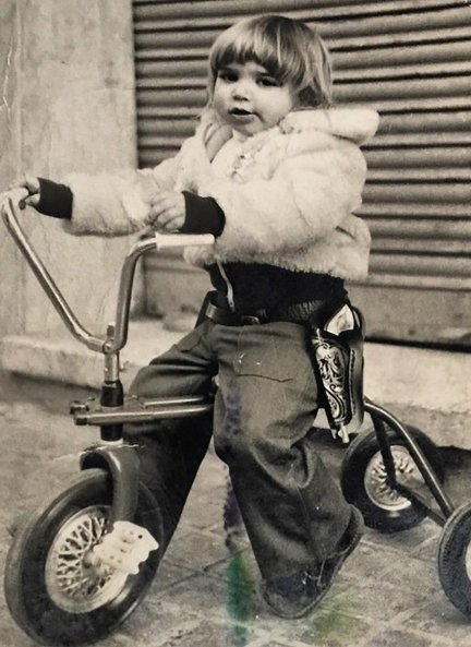 Antonio Orozco con su primera "moto".