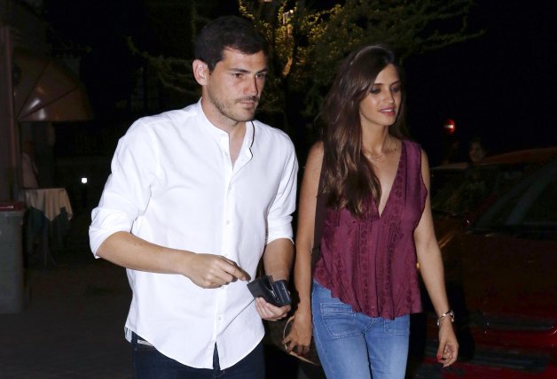 Iker Casillas y Sara Carbonero paseando por Madrid.