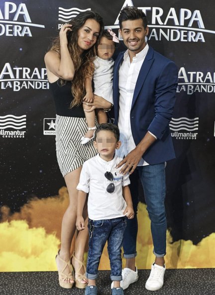 El cantante, con su mujer y sus hijos en una foto de hace tiempo.