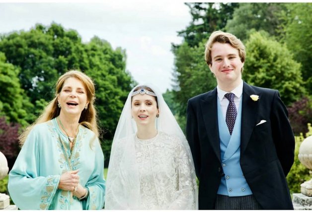 La princesa Raiyah de Jordania (en el centro), el día de su boda con Ned Donovan.