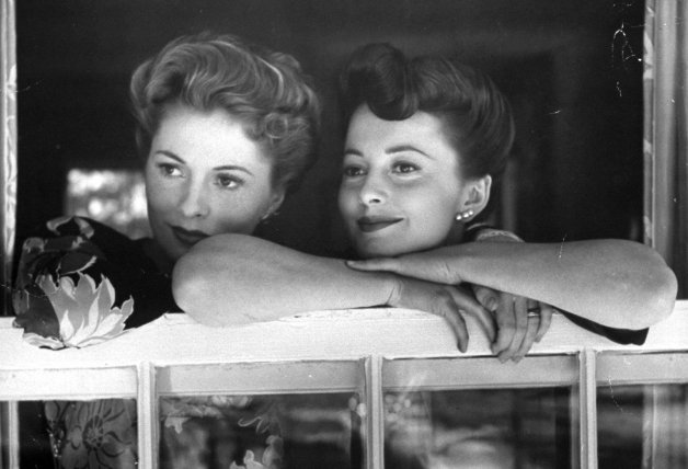 Olivia de Havilland con su hermana, Joan Fontaine.