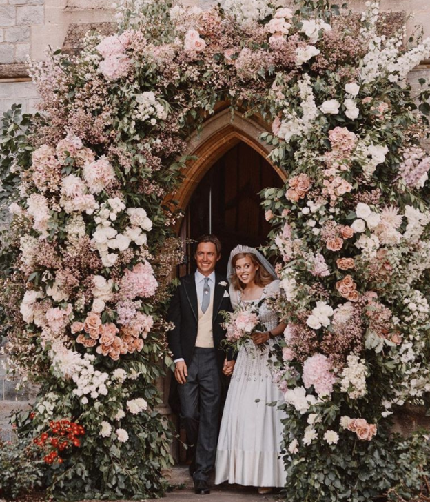  Beatriz de York y su ya marido, Edoardo Mapelli, momentos después de darse el “sí quiero”.