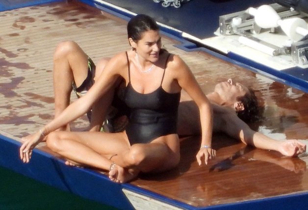 La pareja disfrutó de una jornada muy relajante a bordo del yate de Rossi.