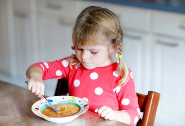 Los niños tampoco se libran de que haya falsos mitos de alimentación en su dieta
