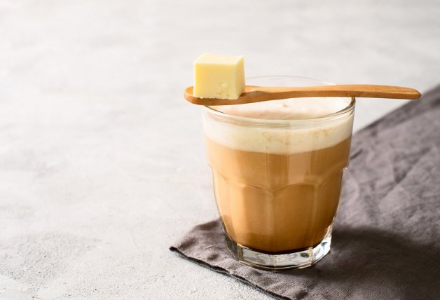 El café con mantequilla puede sustituir al café con leche.