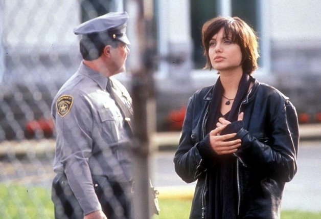 Angelina Jolie en un fotograma de la película 'Jóvenes incomprendidas'.