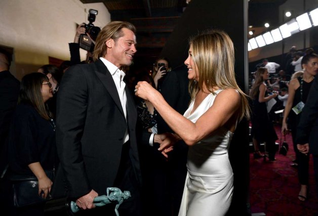 Brad Pitt y Jennifer Aniston se felicitan mutuamente en la pasada entrega de los Premios SAG.