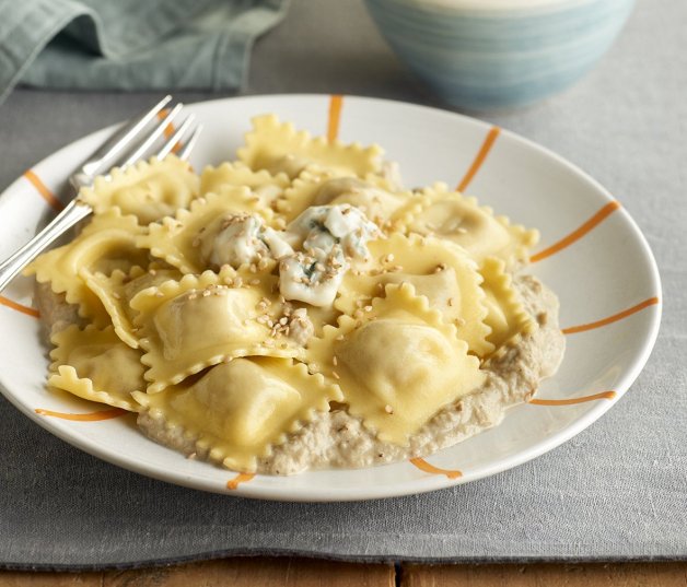 Pasta rellena con crema de berenjena