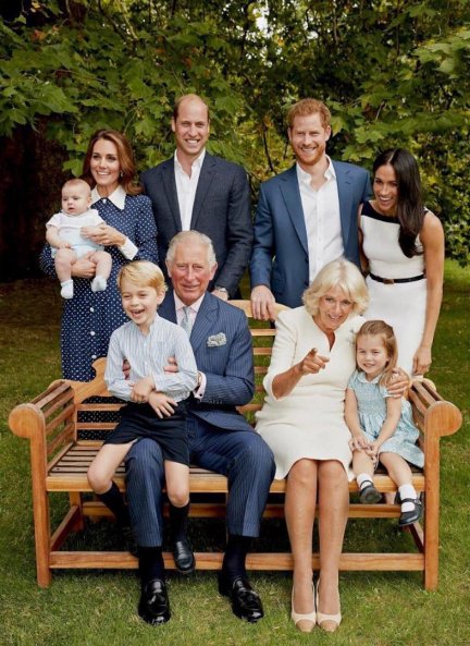 La familia Real británica posa en el 5º cumpleaños de Jorge.