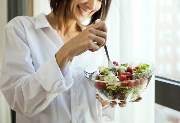 Muchos dolores de cabeza podrían aliviarse con una buena alimentación.