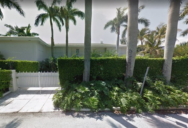 La residencia de Epstein en Palm Beach, Florida. Ésta y su casa neoyorquina se venderán para pagar con el dinero compensaciones a las víctimas.