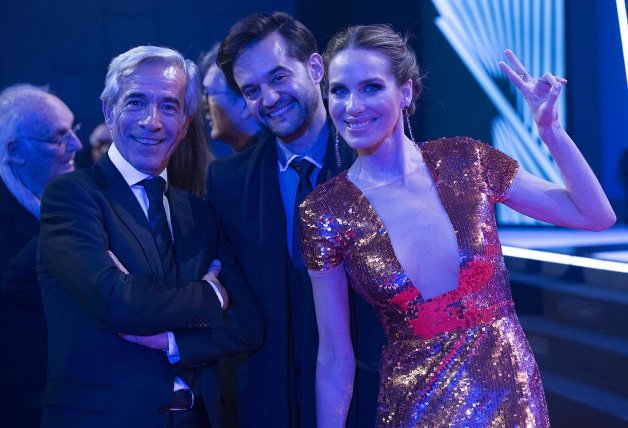 Imanol Arias, Alberto Jiménez y Vanesa Romero en los premios Forqué.