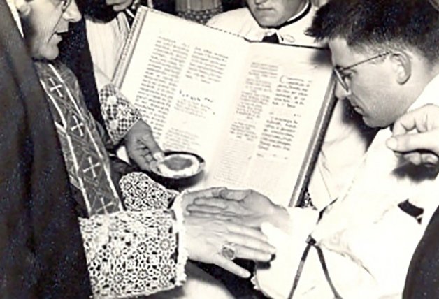 El padre Ángel el día de su ordenación como sacerdote, en 1961.