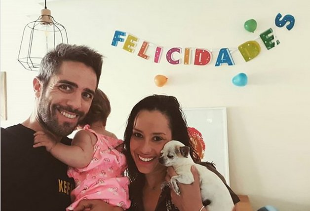 El día que el sevillano cumplió 39 años, su mujer le preparó una divertida fiesta sorpresa. “La felicidad es esto”, escribió Leal junto a esta imagen que compartió, en la que agradecía a Sara el hermoso detalle. “Toca seguir viviendo con pasión”.