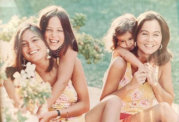 Una tierna y divertida foto de hace 30 años, con sus tres hijas: Chábeli, Tamara y Ana.