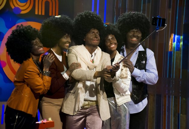 Cristina y sus compañeros como los Jackson Five.