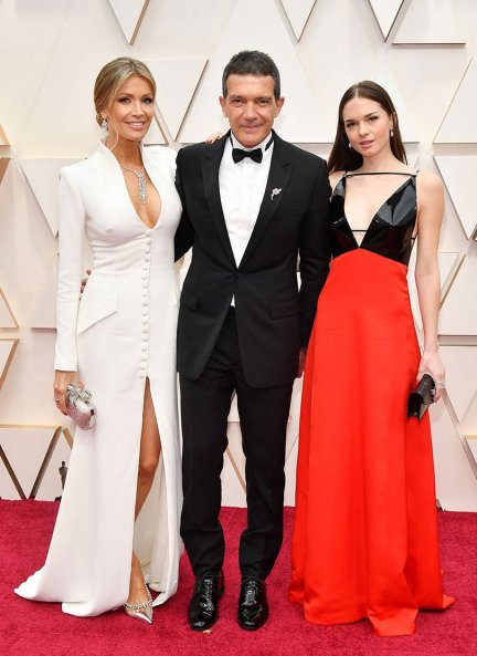 Banderas junto con su actual pareja, Nicole Kimpel, y su hija, Stella del Carmen, en la gala de los Oscar de este año.