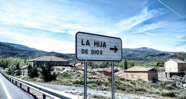 Cerca de esta localidad, se encuentra también Dios le Guarde.