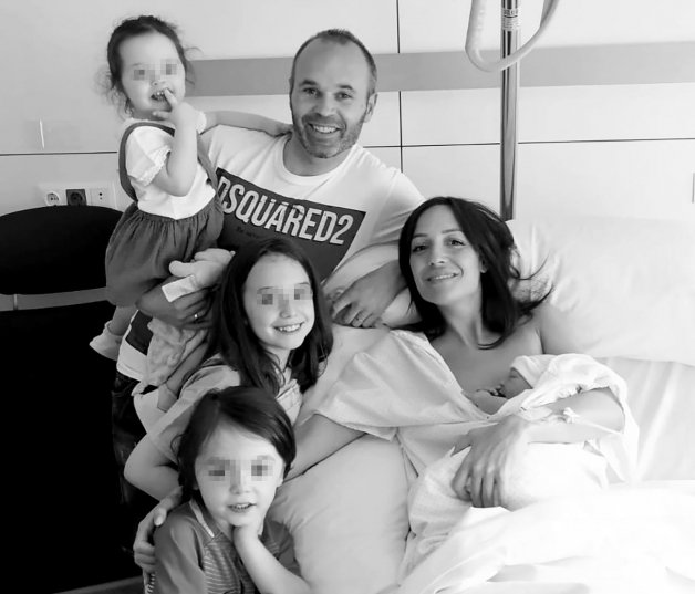 andre-s-iniesta-y-familia_1_628x537