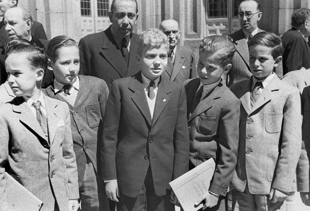Juan Carlos con sus amigos del internado Las Jarillas, en 1949, entre ellos, a la derecha, Fernando Falcó.
