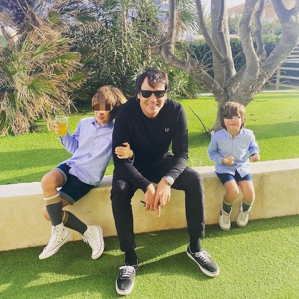 Ion Aramendi con sus hijos Ion y Lucas.