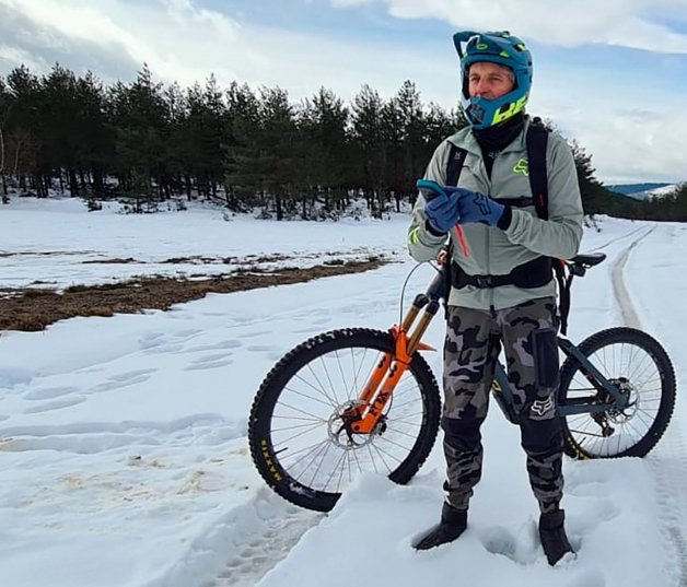 Inseparable de su bicicleta, el leonés ha pedaleado por todo tipo de superficies.