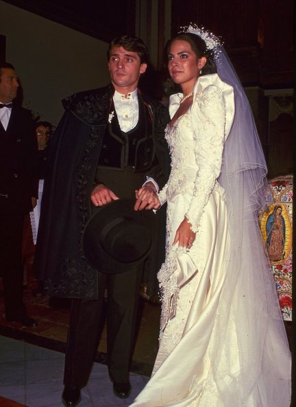 El día de su boda con la mexicana Suzette Limón.