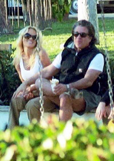 pamela-anderson-jon-peters_10_400x566