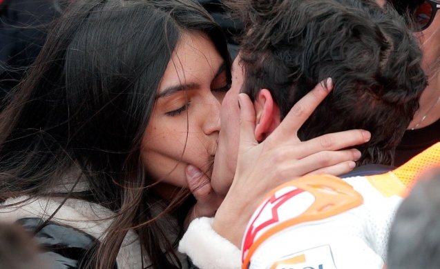 lucia-rivera-beso-marc-marquez-ok_1_637x390