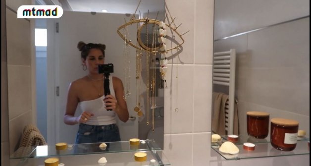 Ivana aún no ha decorado su habitación, pero sí su baño.