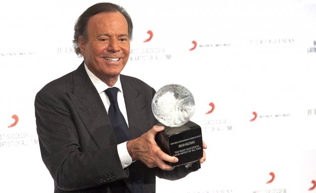 julio-iglesias-premio-sony-music_1_637x390