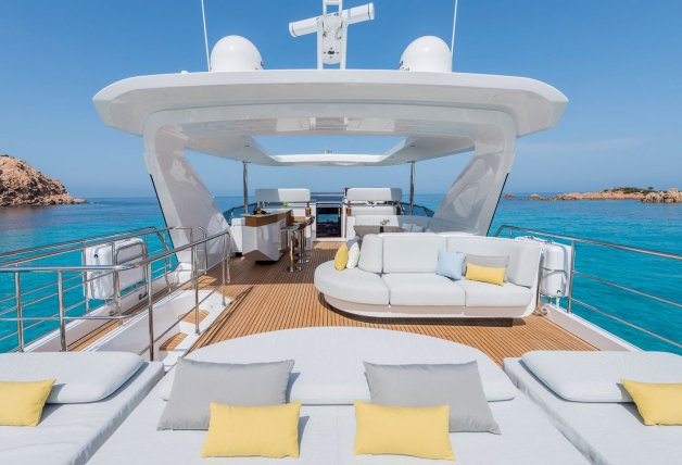 Zona de solarium. Fuente: Azimut Yachts.