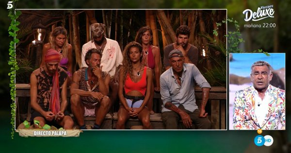 Los concursantes durante las nominaciones de la gala 10 de Supervivientes.