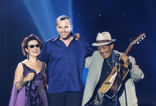 Con Martirio y Compay Segundo en el programa "Séptimo de caballería", que el cantante presentó y dirigió.