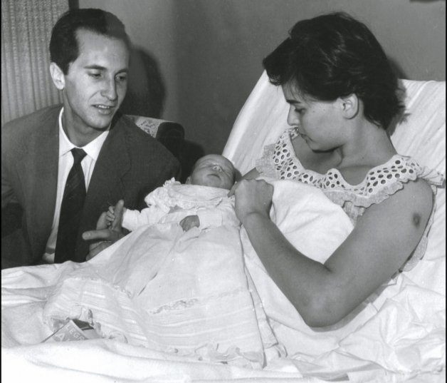 Miguel, el día que nació, fue el primogénito de Lucía Bosé y Luis Miguel Dominguín. 