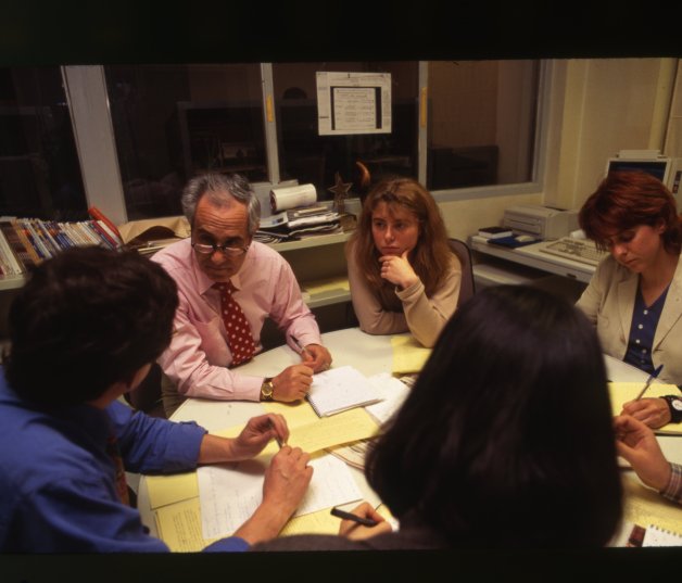 En una reunión del equipo de los informativos de Antena 3, en la década de los años 90, donde Carrascal aportó un estilo diferente y muy particular a la hora de dar las noticias