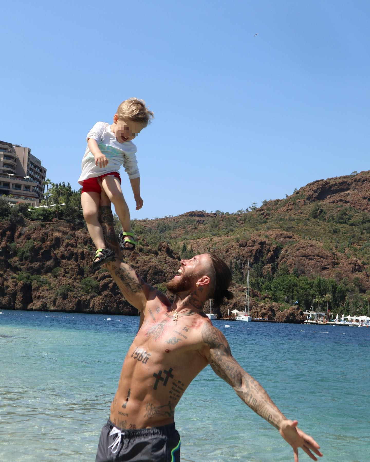 La impresionante foto de Sergio Ramos con su hijo, Máximo Adriano (@sergioramos)