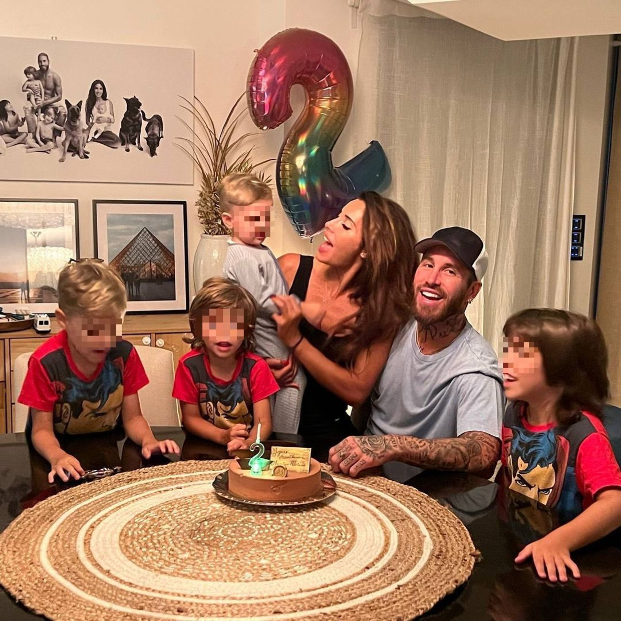 Pilar Rubio y Sergio Ramos posan junto a sus hijos por el cumpleaños de Máximo Adriano (@sergioramos)