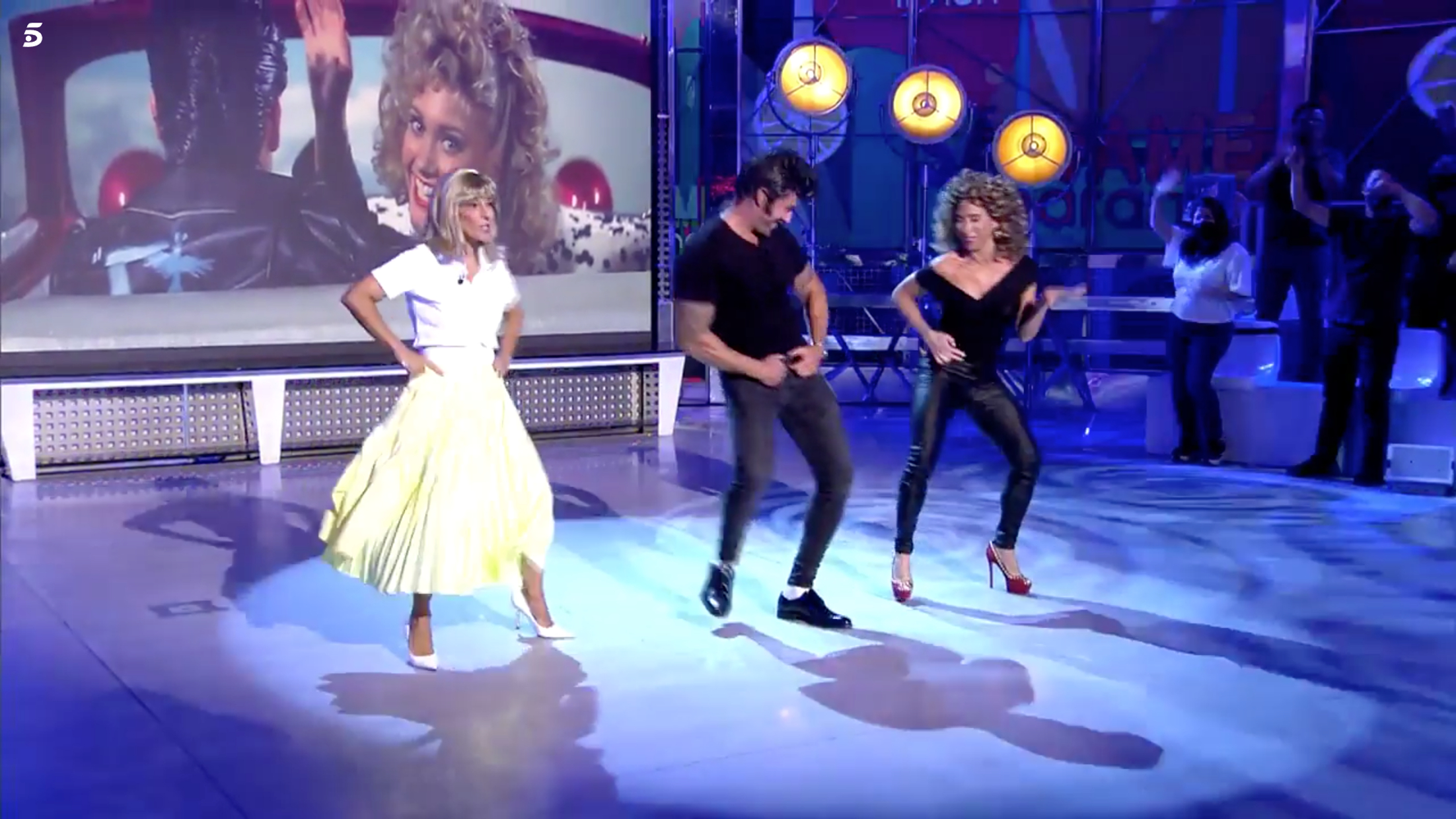 Rafa Mora, Adela González y María Patiño le han rendido a Olivia Newton-John.