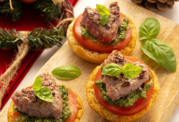 Burger hearts with pesto