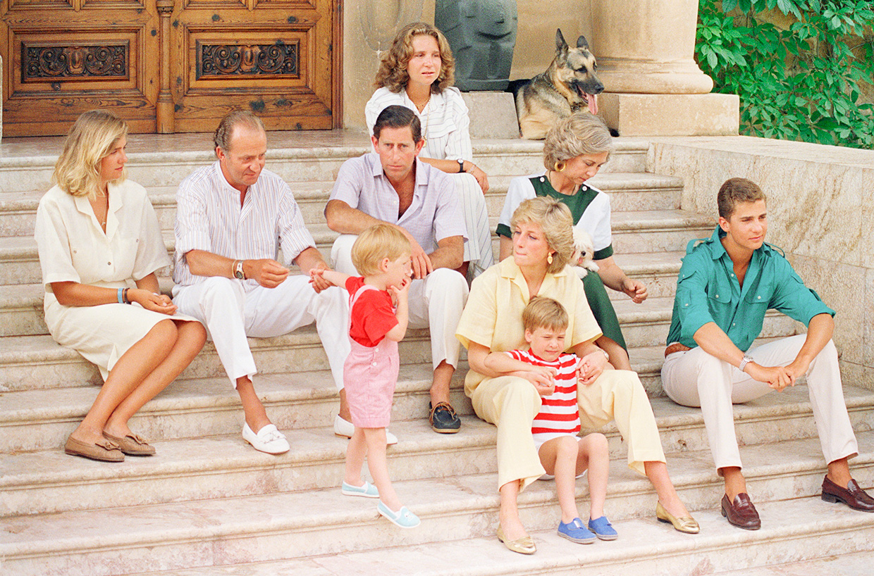 Diana, Carlos y sus hijos durante su segunda visita a Marivent, en 1988.