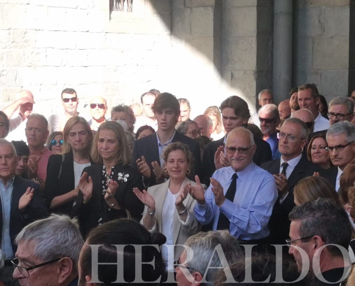 Las infantas y dos de los hijos de Cristina, Juan y Pablo, muy afligidos en el funeral de Eduardo Roldán.