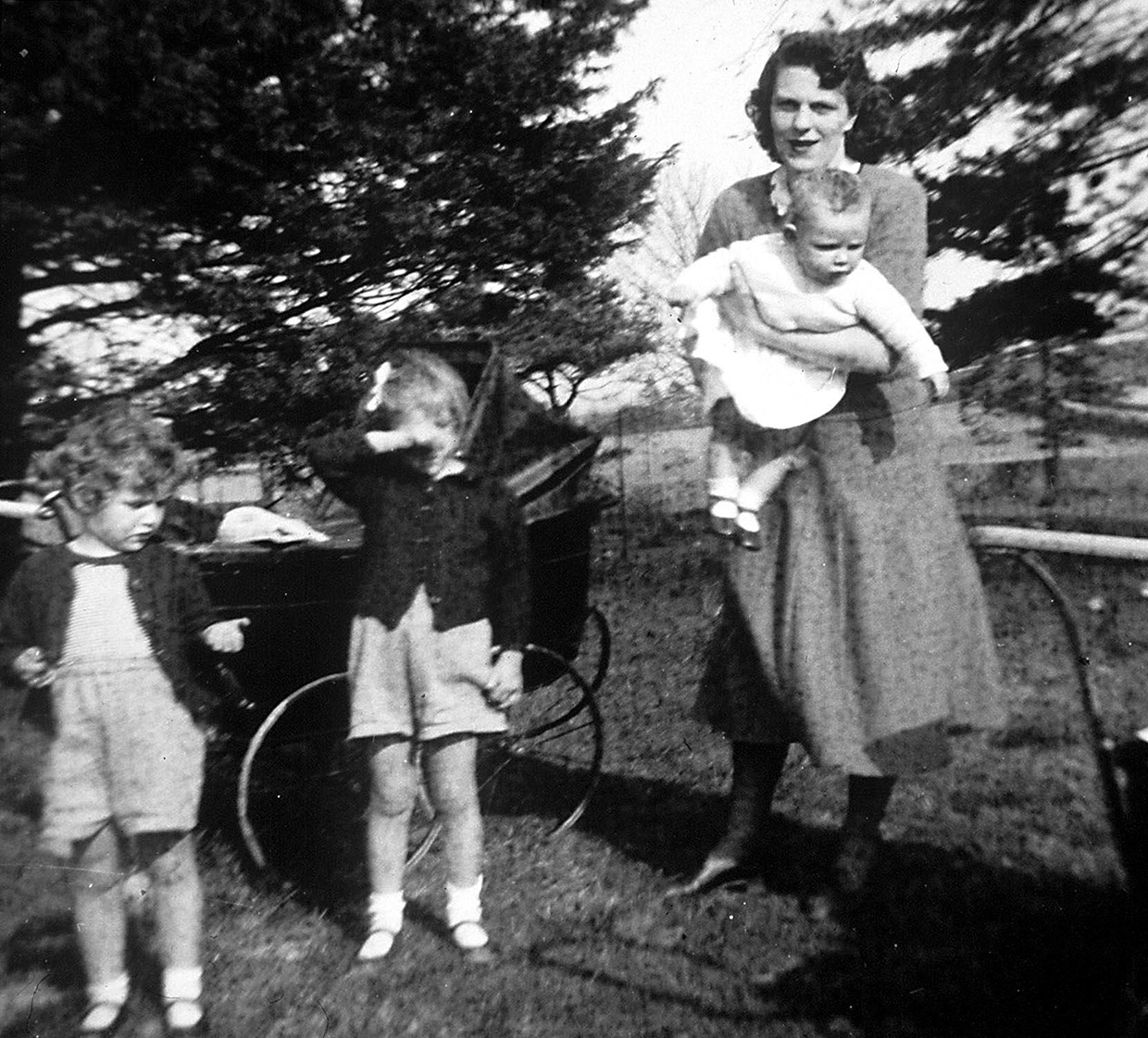 Camilla Parker con su madre y sus hermanas