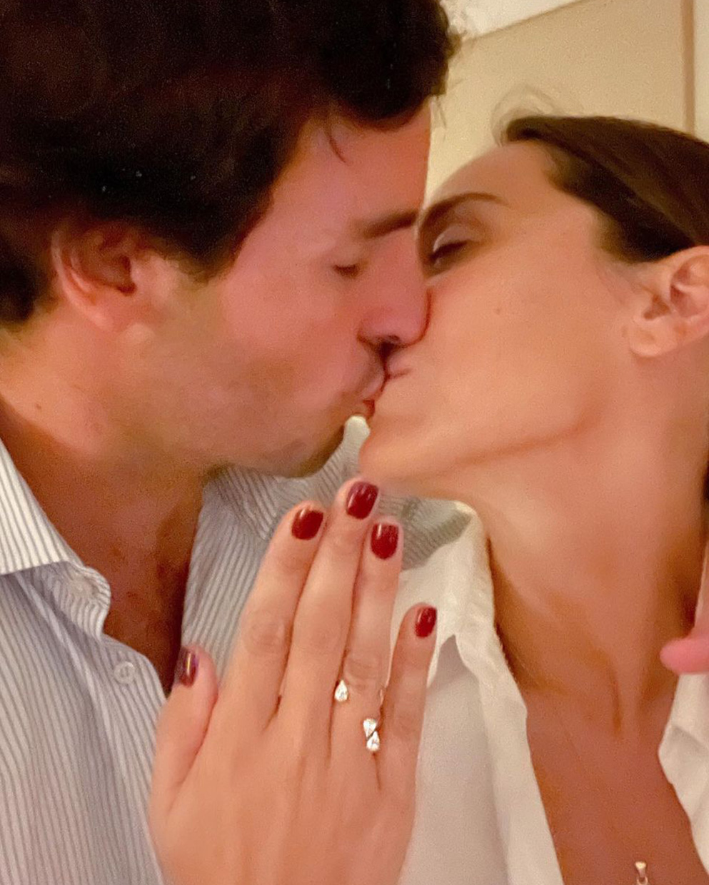 Tamara Falcó Iñigo Onieva beso anillo de compromiso
