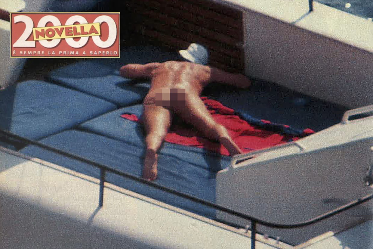 Juan Carlos desnudo