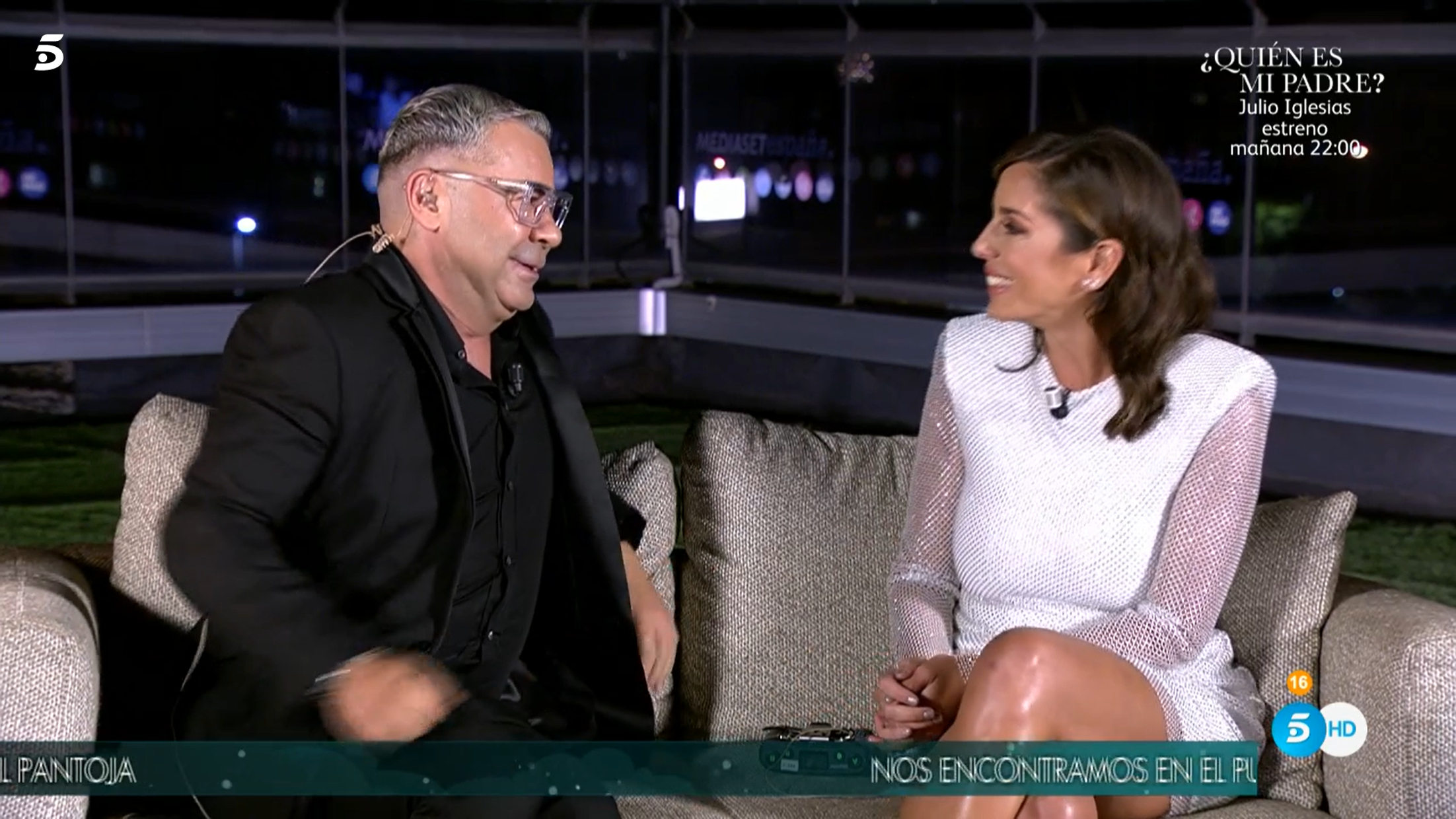 Anabel Pantoja y Jorge Javier durante su entrevista en el ático de Mediaset.