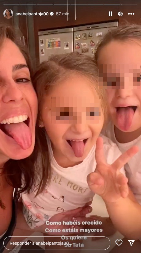 Anabel Pantoja junto a las hijas de Kiko Rivera