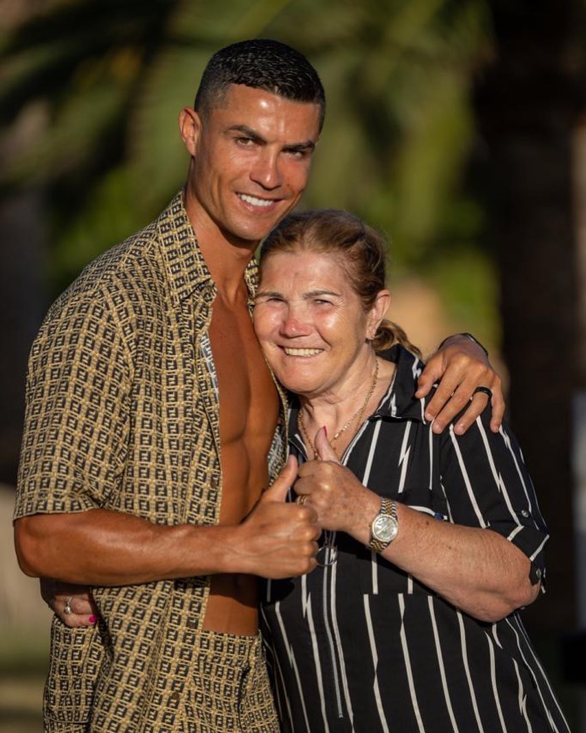 Cristiano Ronaldo junto a su madre Dolores.